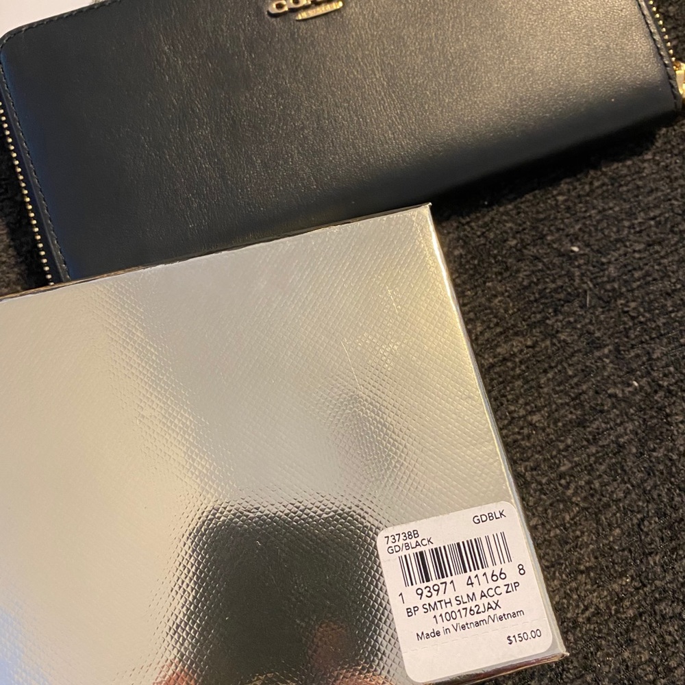 Coach Wallets - Picture 7 of 8
